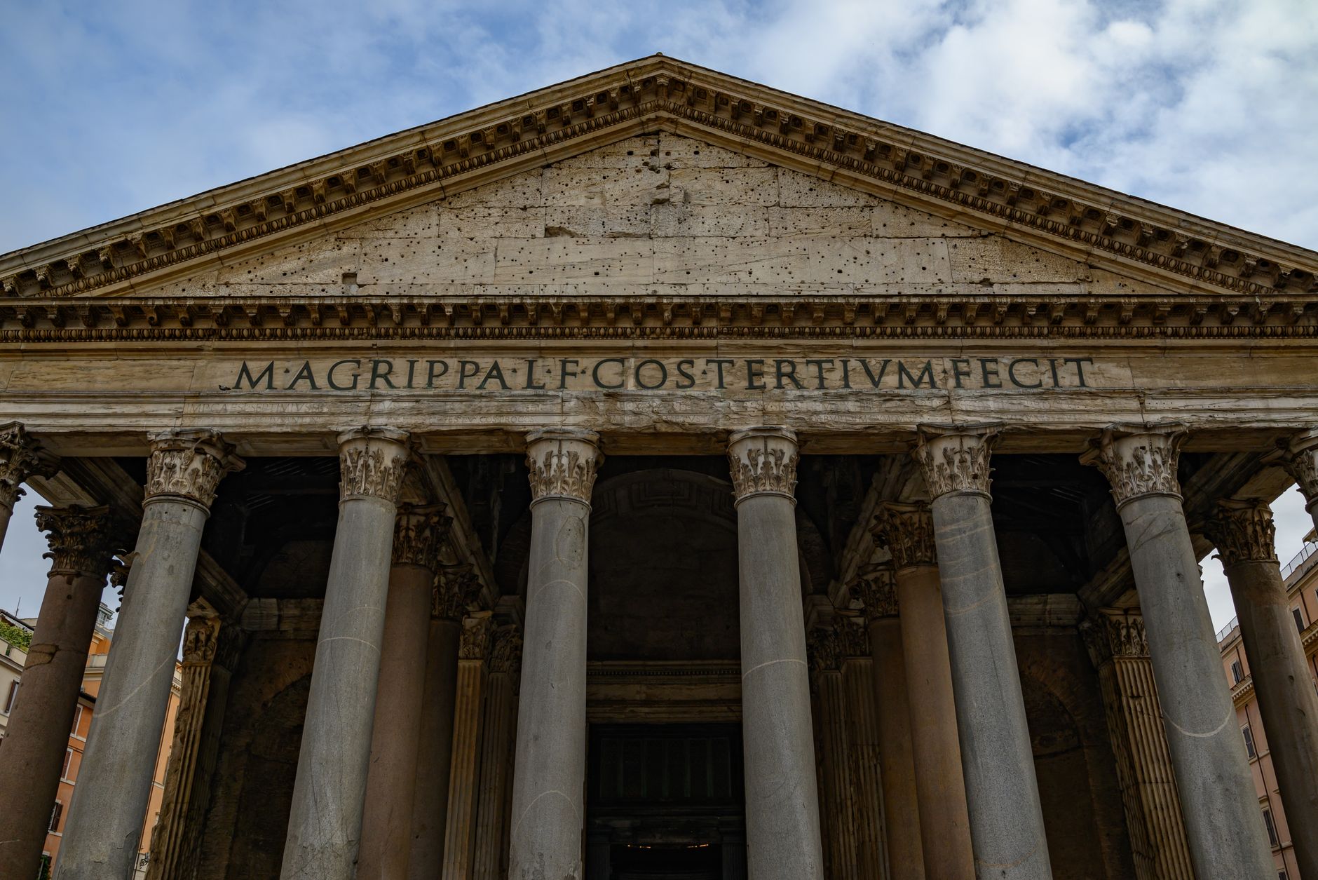Façade du Pantheon vue de bas