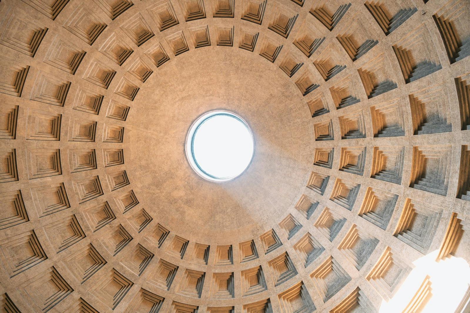 Vue plongeante sur la coupole et le oculus du Pantheon